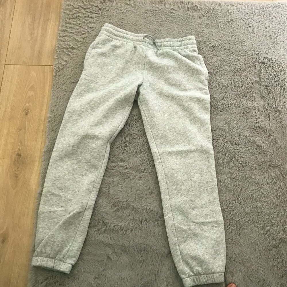 Like New Classic Gray Fleece Joggers – Cozy Everyday Sweatpants Sz XL (14-16)